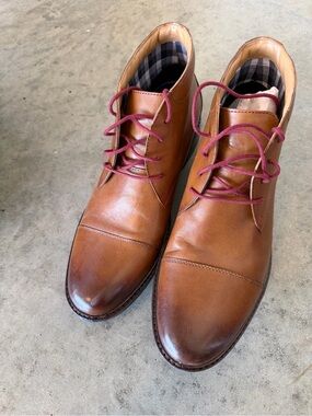 Bostonian Tan Leather Chukka Boots with Burgundy Laces size 11